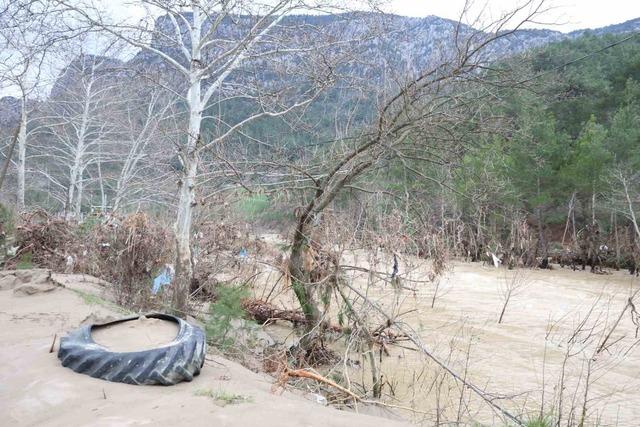 Selin ardından oluşan plastik atıklar dikkat &ccedil;ekti 2