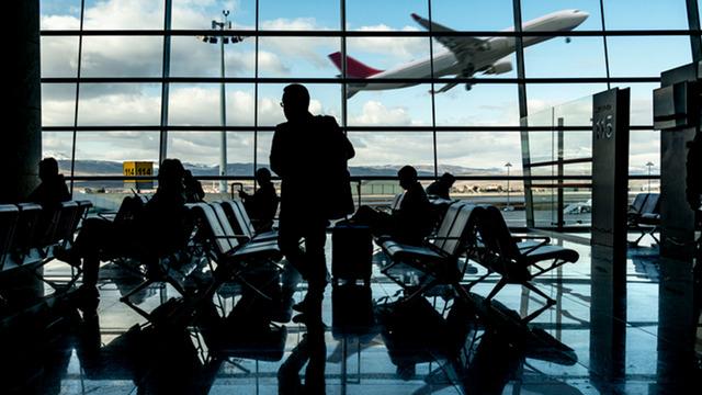 Ercan Havalimanı’nda iniş-kalkışlar durmuştu: Grev için 60 gün kararı!