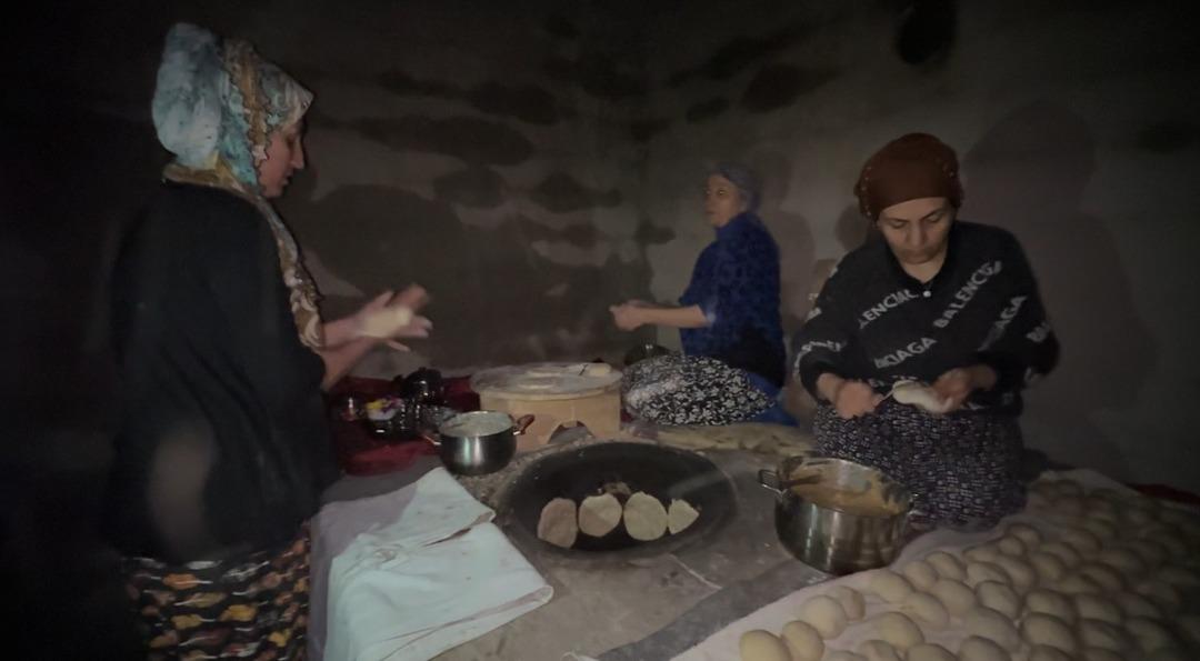 3 kız kardeşin tandır başında Ramazan hazırlığı başladı 1