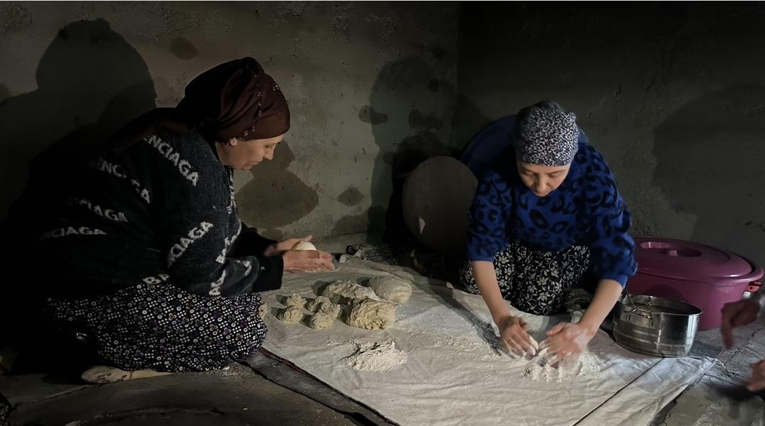 3 kız kardeşin tandır başında Ramazan hazırlığı başladı 6