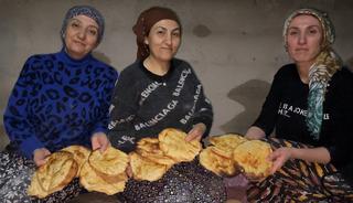 3 kız kardeşin tandır başında Ramazan hazırlığı başladı