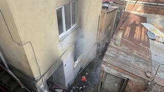 Trabzon'da evde çıkan yangında 3 kişi dumandan etkilendi