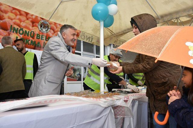 İnönü Belediyesi’nden lokma ikramı