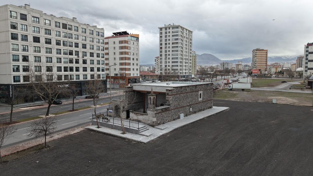 16&rsquo;ncı y&uuml;zyılda yapılan, 4 asırlık camide ilk teravih heyecanı 3