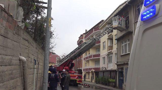 Çöp dolu evde çıkan yangında, anne ve kızı öldü