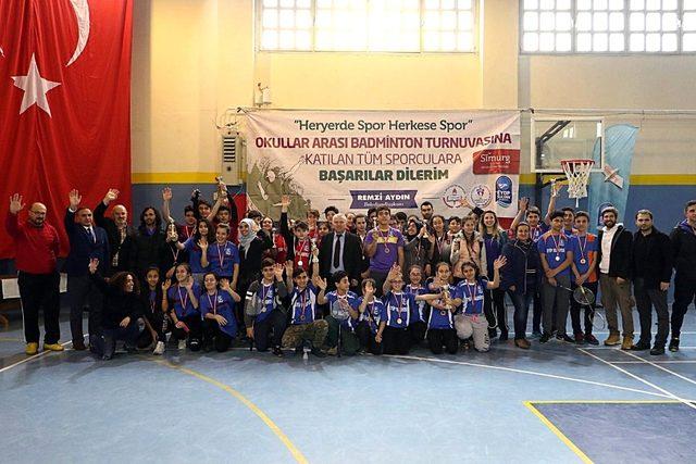 Badminton turnuvasında kupalar sahiplerini buldu