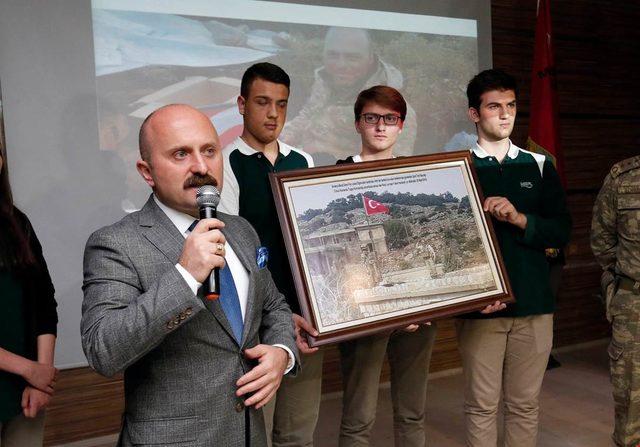 Öğrencilerin gönderdiği Türk bayrağı Afrin’de dalgalanıyor