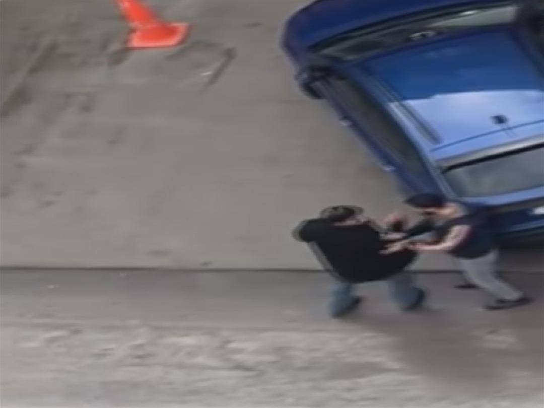 Avcılar da bı&ccedil;aklı kavga: 1 ağır yaralı 2