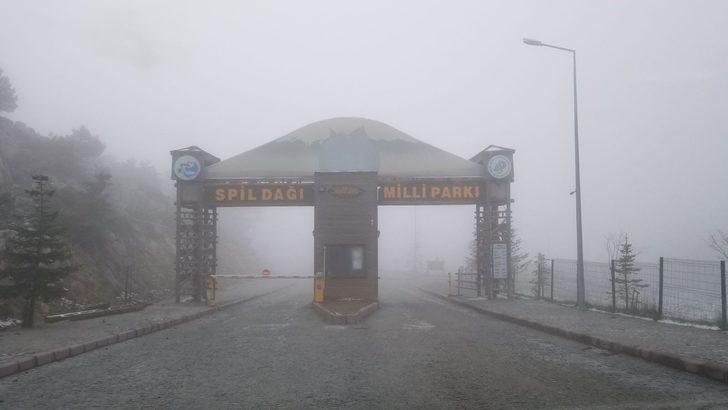 Burası Ege! Spil Dağı'nda kar kalınlığı 10 santimetreyi geçti G1