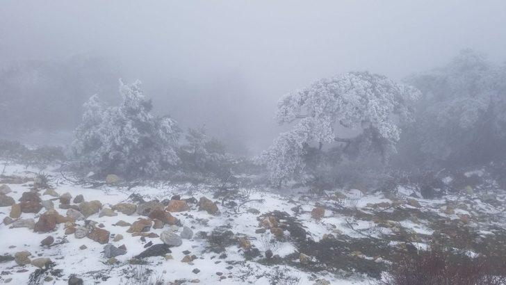 Burası Ege! Spil Dağı'nda kar kalınlığı 10 santimetreyi geçti G4