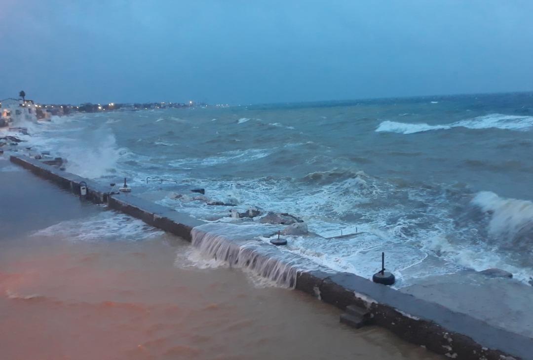 Kuvvetli sağanak İzmir, Aydın ve &Ccedil;anakkaleyi sular altında bıraktı! Deniz taştı, yollar su doldu 1