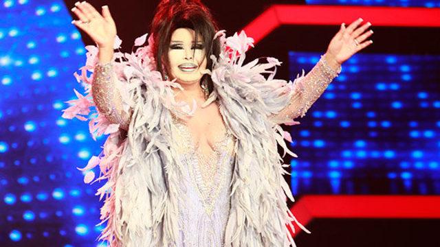 Popstar 2018'de Bülent Ersoy'un 50 kiloluk kıyafeti olay oldu!