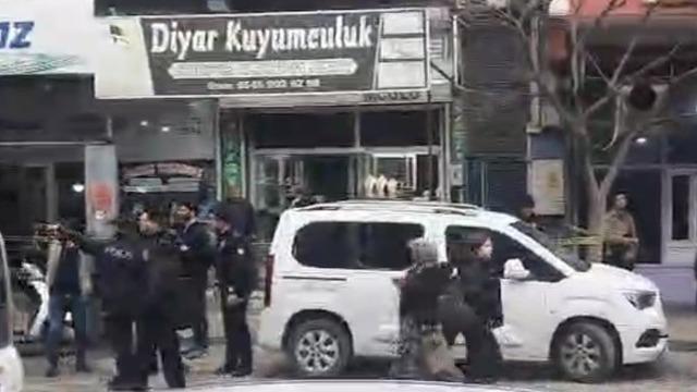 Gaziantep'te silahlı, maskeli ve biber gazlı kuyumcu soygunu: 1 kilo altın çalan 2 soyguncu yakalandı