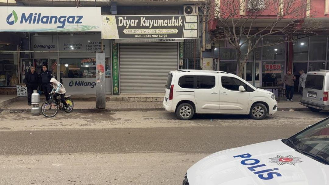 Gaziantep te silahlı, maskeli ve biber gazlı kuyumcu soygunu: 1 kilo altın &ccedil;alan 2 soyguncu yakalandı 1