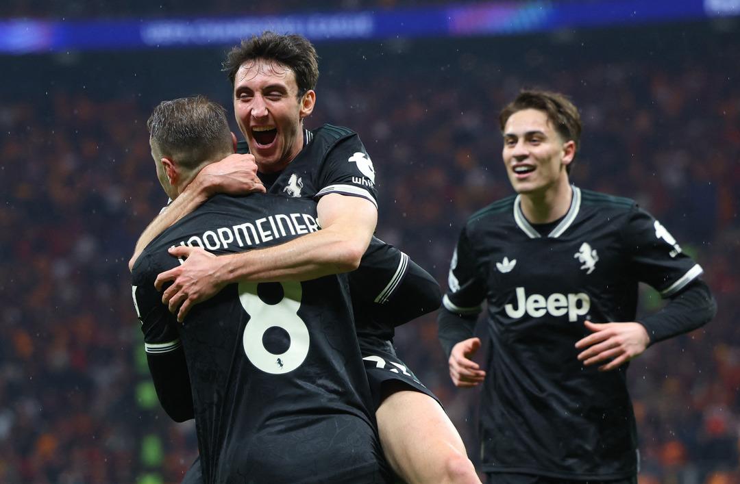 Rıdvan Dilmen den Galatasaray a Şampiyonlar Ligi faturası! "Burası S&uuml;per Lig değil, ben olsam 10 kişi geriye yaslanırdım!" 2