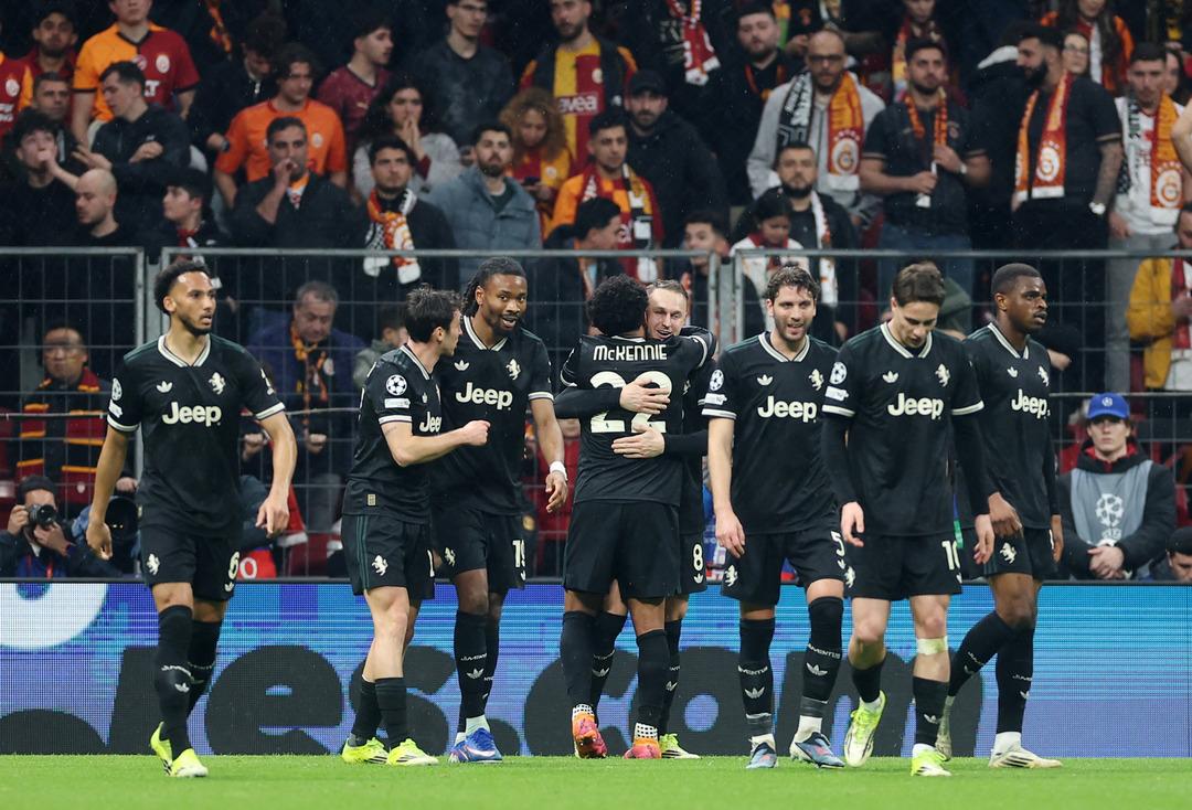 Rıdvan Dilmen den Galatasaray a Şampiyonlar Ligi faturası! "Burası S&uuml;per Lig değil, ben olsam 10 kişi geriye yaslanırdım!" 3