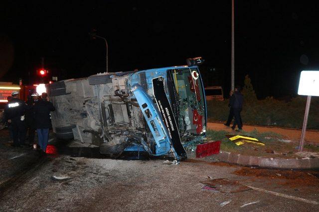 Niğde’de Halk Otobüsü ile Otomobil çarpıştı: 2’si ağır 3 yaralı