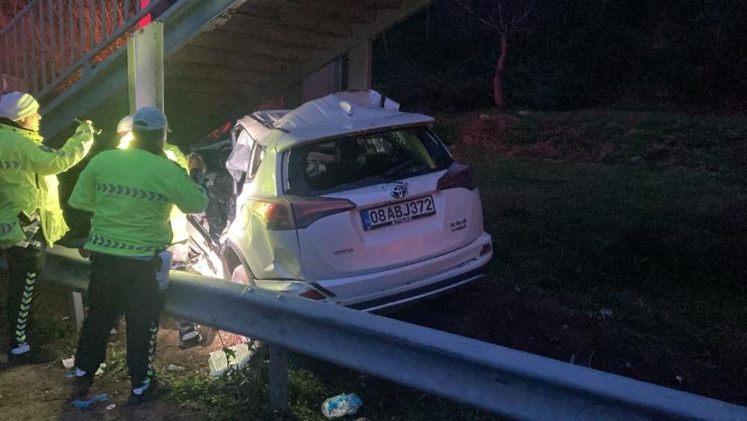 Rize de feci kaza: 1 &ouml;l&uuml;, 1 ağır yaralı 1