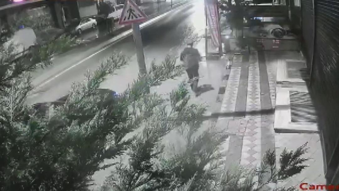 Bir anne 3 k&uuml;&ccedil;&uuml;k &ccedil;ocuğunun g&ouml;z&uuml; &ouml;n&uuml;nde katledildi! 1