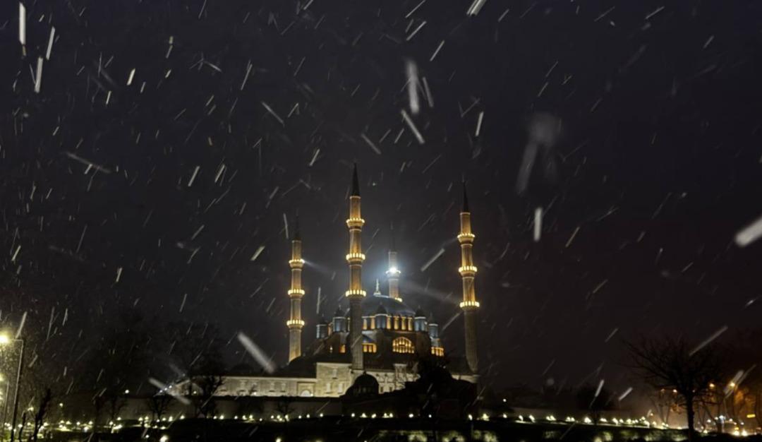Kar, İstanbul un kapısına dayandı! Edirne de başladı 1