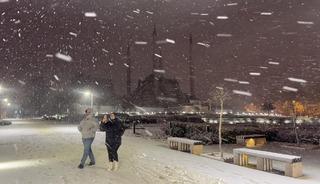 Kar, İstanbul'un kapısına dayandı! Başladı...