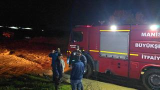 Manisa'da iki araç debisi yükselen derede sürüklendi