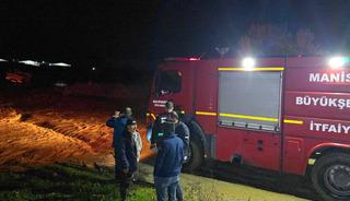 Manisa'da iki ara&ccedil; debisi y&uuml;kselen derede s&uuml;r&uuml;klendi