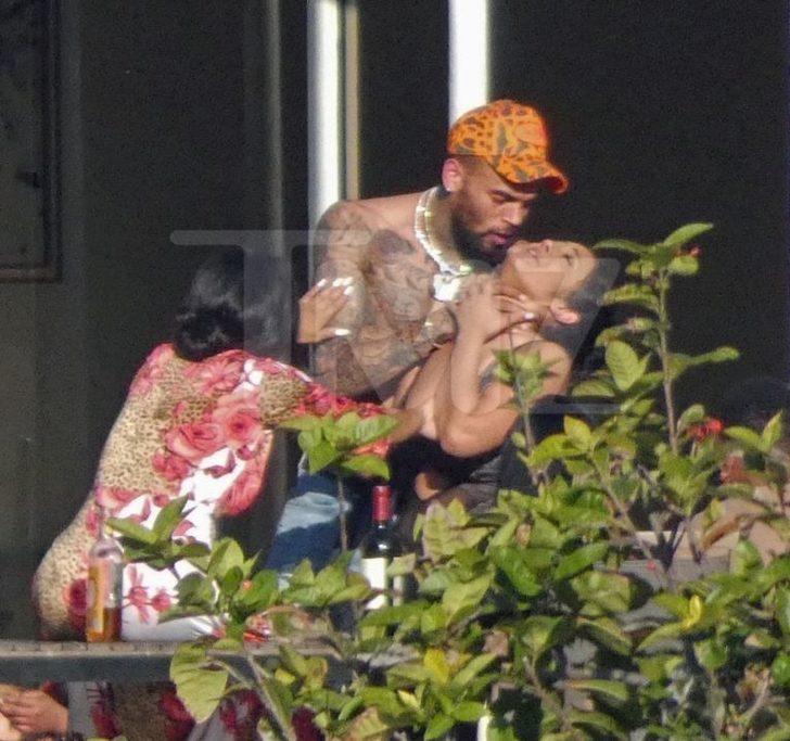 Ünlü şarkıcı herkesin içinde o kadının boğazına yapıştı! G2