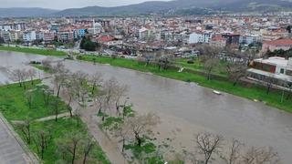 Çanakkale'de debisi yükselen Sarıçay'da yaşanan taşkın dronla görüntülendi