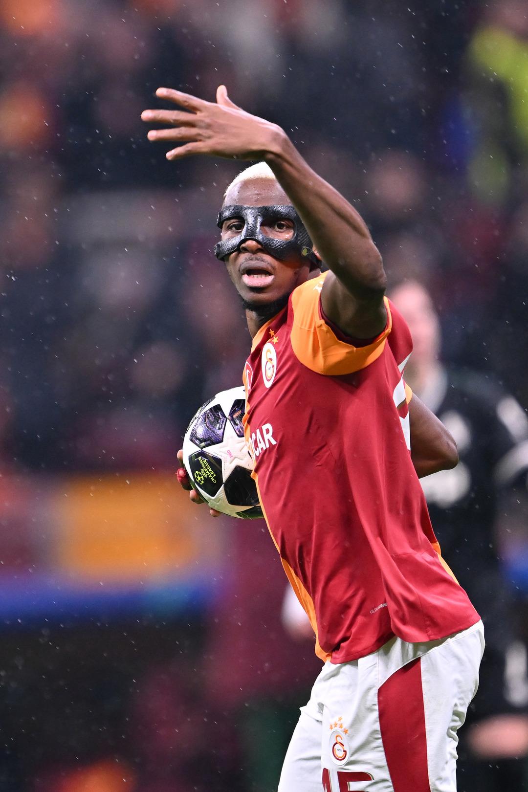 Ma&ccedil;ın ardından Osimhen in &ccedil;ılgına d&ouml;nd&uuml;ğ&uuml; an... Merak konusu olmuştu! İşte nedeni 1