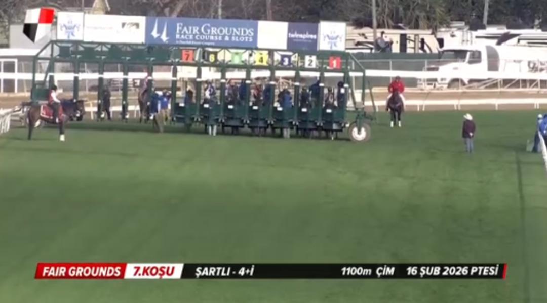 At yarışında  Mister MMMMM  r&uuml;zgarı! Spikerin anlatımı sosyal medyayı salladı 1