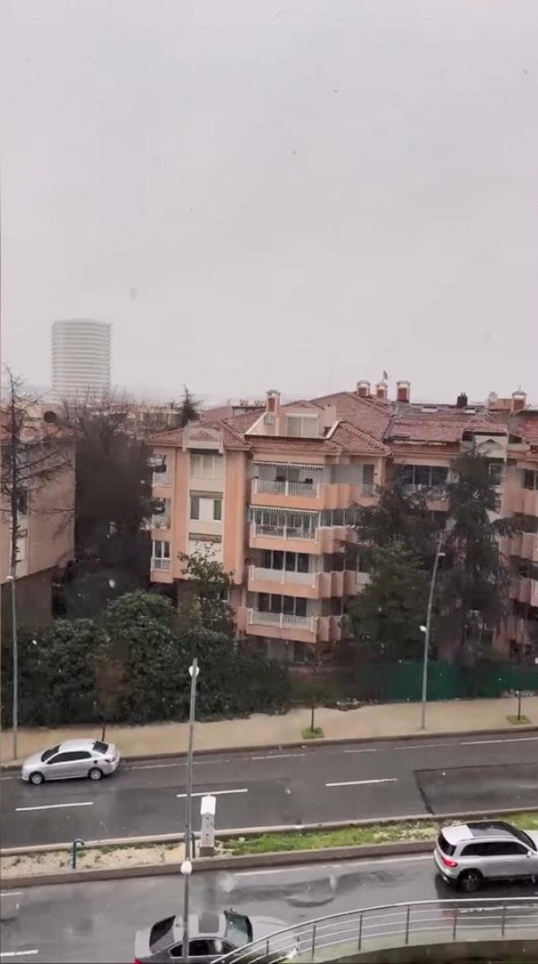 İstanbul un bazı ilçelerinde aralıklarla kar ve sulu kar yağışı etkili oluyor 2