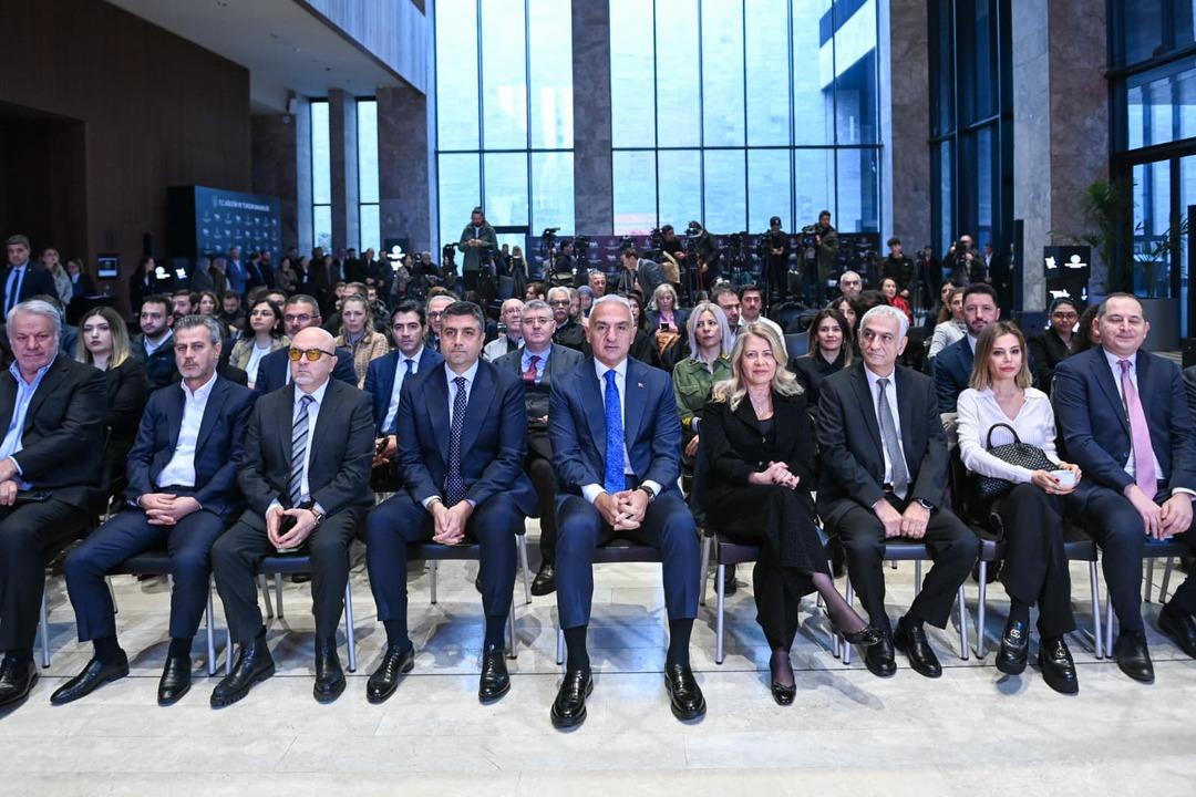 Yeni modeli Bakan Ersoy duyurdu! T&uuml;rk dizi sekt&ouml;r&uuml;ne dev destek...  100 bin dolar  detayı! 3