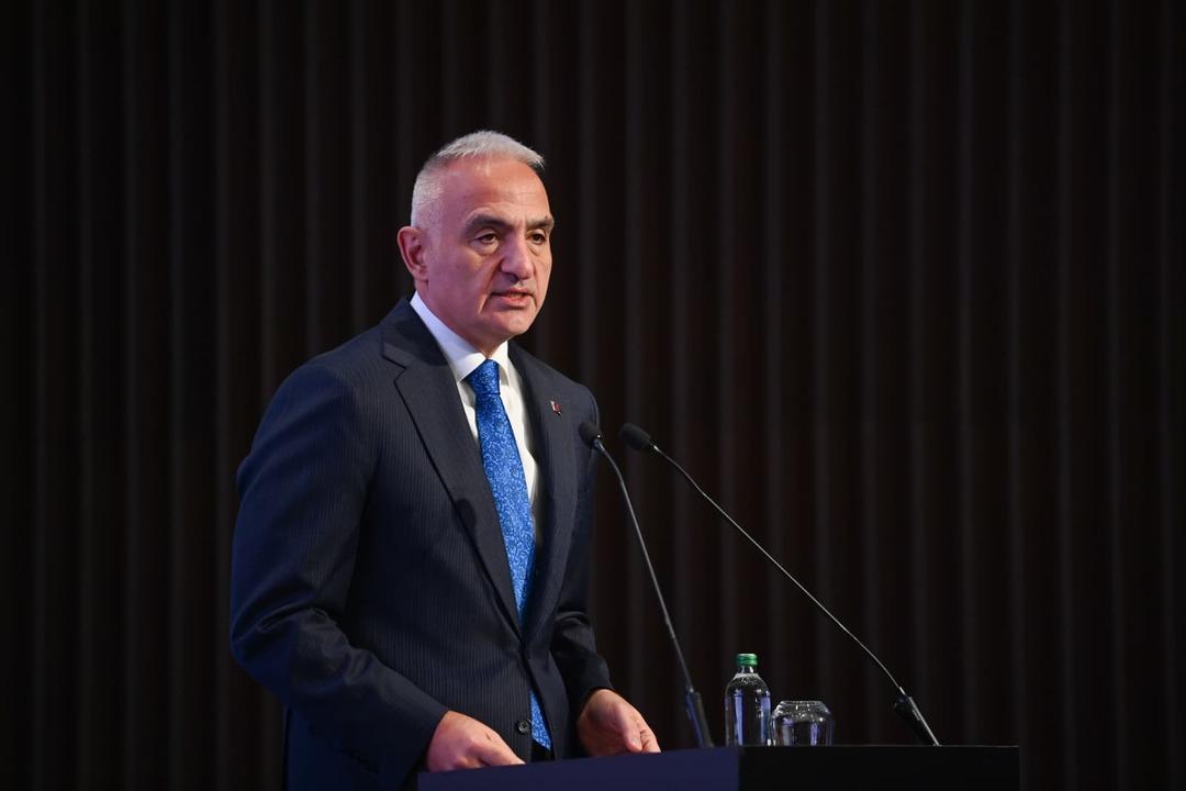 Yeni modeli Bakan Ersoy duyurdu! T&uuml;rk dizi sekt&ouml;r&uuml;ne dev destek...  100 bin dolar  detayı! 5