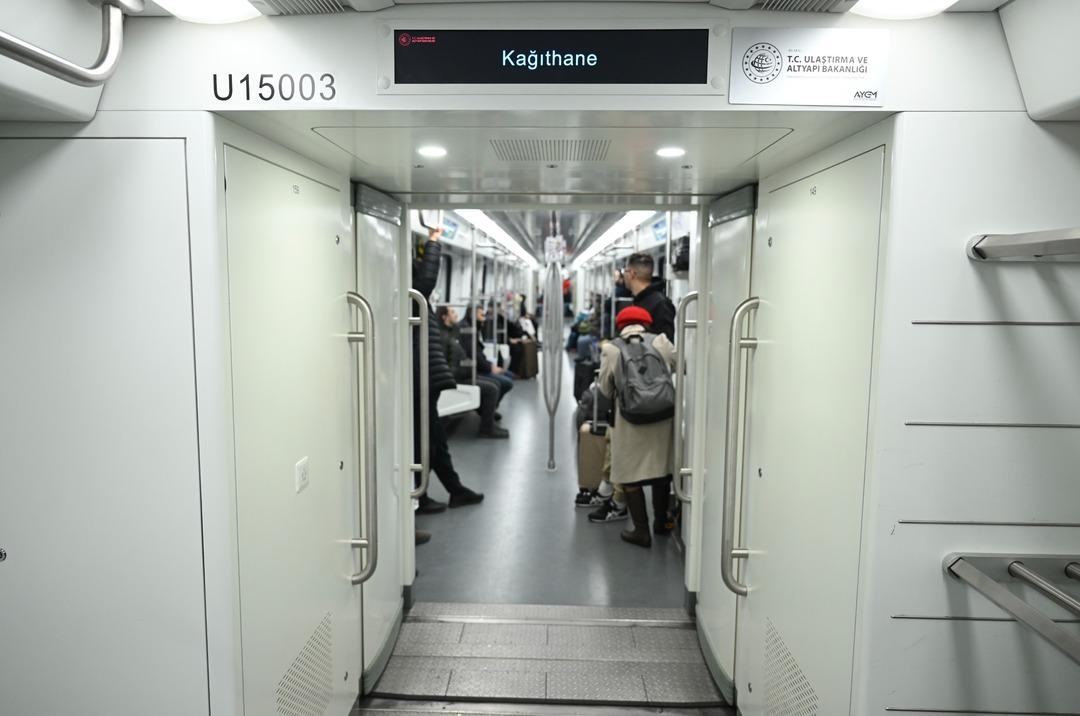 T&uuml;rkiye nin en hızlı metrosundan yeni rekor geldi! Bakan Uraloğlu tarihi duyurdu 4