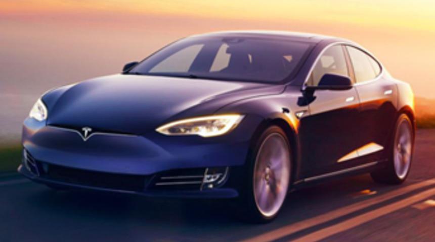 Tesla 123 bin aracını geri &ccedil;ağırdı