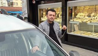 Arabasını altın karşılığı satışa &ccedil;ıkardı '40 gram veren var ama...'