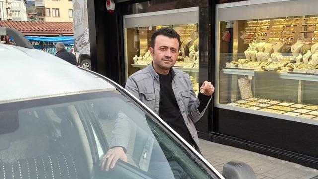 Arabasını altın karşılığı satışa &ccedil;ıkardı '40 gram veren var ama...'