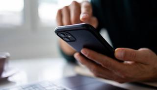 Telefonunuzun dinlendiğini g&ouml;steren 10 işaret