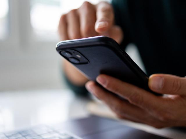 Telefonunuzun dinlendiğini g&ouml;steren 10 işaret