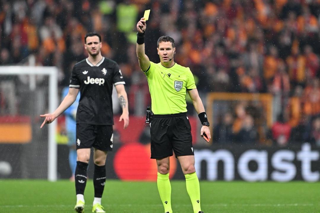 T&uuml;m d&uuml;nya Galatasaray-Juventus ma&ccedil;ının hakeminin o kararını konuşuyor!  Galiba Juventus a acıdı  1