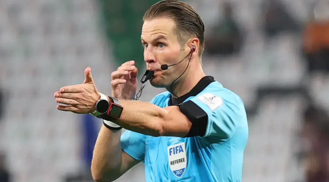 T&uuml;m d&uuml;nya Galatasaray-Juventus ma&ccedil;ının hakeminin o kararını konuşuyor!  Galiba Juventus a acıdı  3