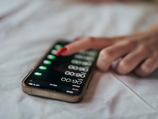 Alarmın icadından &ouml;nce insanların uyanmak i&ccedil;in kullandığı enteresan y&ouml;ntemler