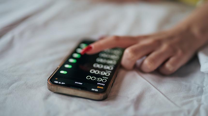 Alarmın icadından &ouml;nce insanların uyanmak i&ccedil;in kullandığı enteresan y&ouml;ntemler