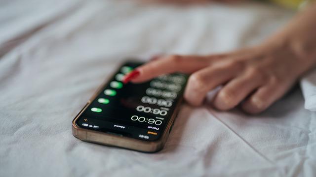 Alarmın icadından önce insanların uyanmak için kullandığı enteresan yöntemler