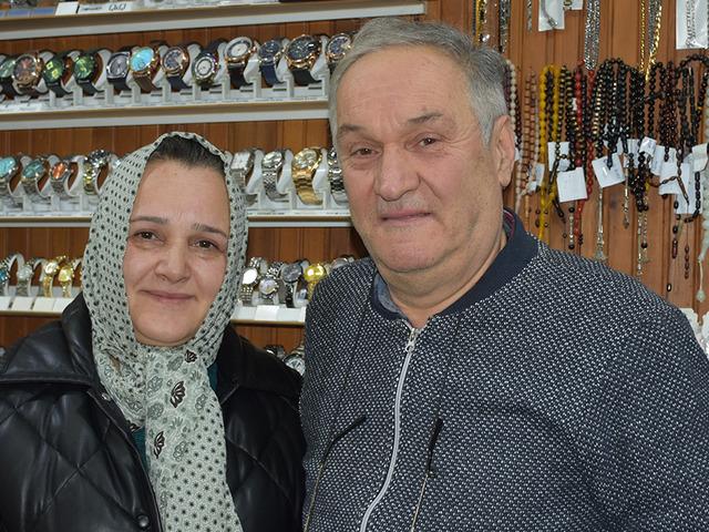 İşi &ouml;ğrettiği kendine d&uuml;kkan a&ccedil;tı! Şimdi &ccedil;ırak bulamıyor, eşiyle yapıyor