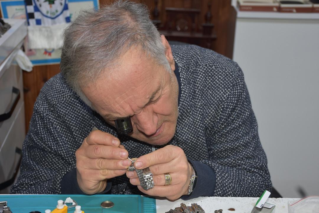 İşi öğrettiği kendine dükkan açtı! Şimdi çırak bulamıyor, eşiyle yapıyor 1