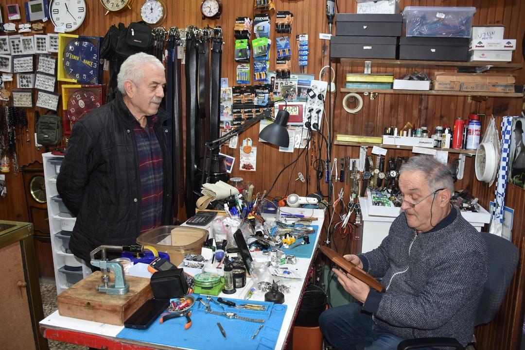 İşi öğrettiği kendine dükkan açtı! Şimdi çırak bulamıyor, eşiyle yapıyor 3