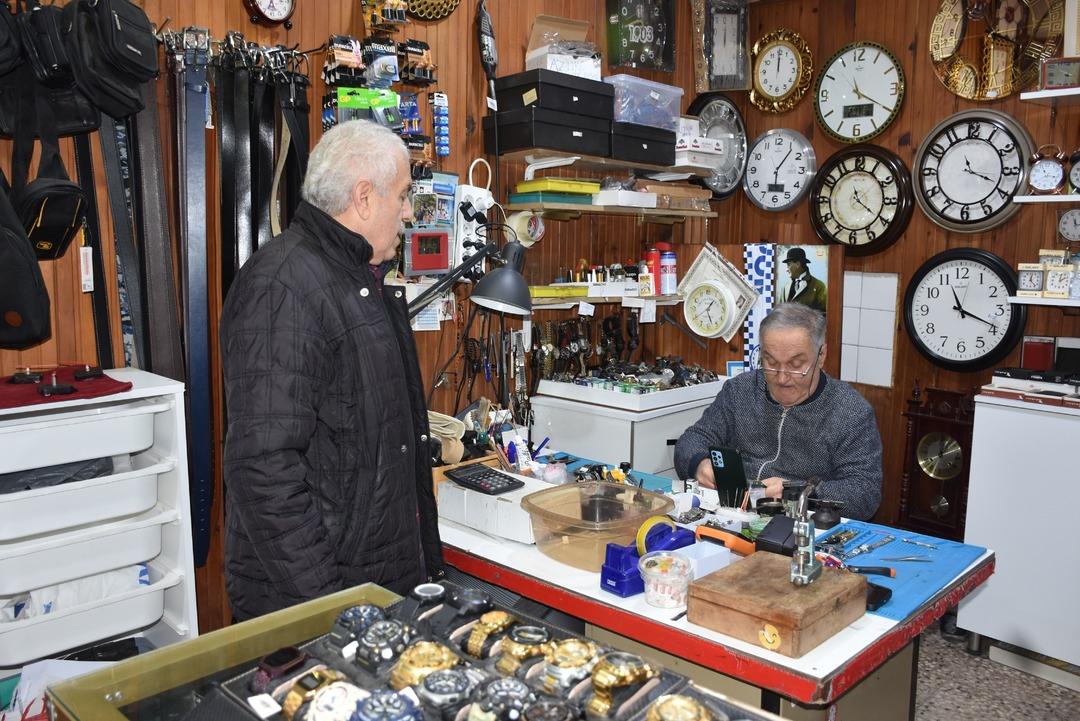 İşi öğrettiği kendine dükkan açtı! Şimdi çırak bulamıyor, eşiyle yapıyor 4