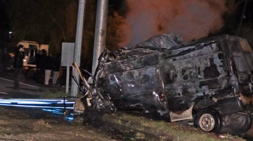 16 kişilik araca 53 kişiyi doldurdular! Katliam gibi kaza!